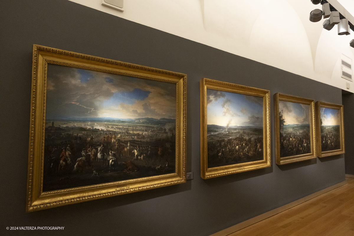 _DSF3988.jpg - 11/04/2024. Torino.  Al secondo piano della Galleria Sabauda ha aperto al pubblico  il nuovo allestimento della prestigiosa collezione del principe Eugenio di Savoia Soissons, insieme ai capolavori dei maestri primitivi nordici, alle raccolte di pittura fiamminga e olandese del Seicento provenienti dagli acquisti effettuati a piÃ¹ riprese dai Savoia tra il XVII e il XIX secolo. Nella foto  la parte iniziale del corridoio che introduce  alle sale dedicate alla collezione del principe Eugenio,  comandante in capo dellâ€™esercito asburgico,  documenta le dieci grandi battaglie che lo ritraggono in alcuni dei momenti piÃ¹ importanti delle sue campagne militari