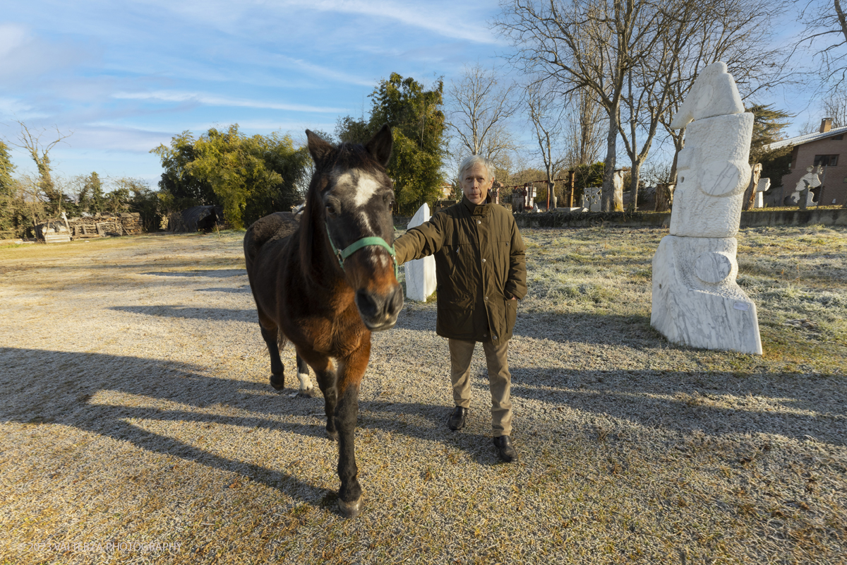 _G5A5102.jpg - Giovanni Borgarello Born in Cambiano - Turin Italy in 1950, he graduated from the Liceo Artistico and Accademia Albertina di Belle Arti in Turin. He lives in his museum studio via The artist Giovanni Borgarello and his horse named Tom- De Gasperi, 37 - 10020 Cambiano (To) among the majestic monuments and marbles of Carrara and the scent of exotic woods transformed into unique and original artistic objects .He was a student of Sandro Cherchi.