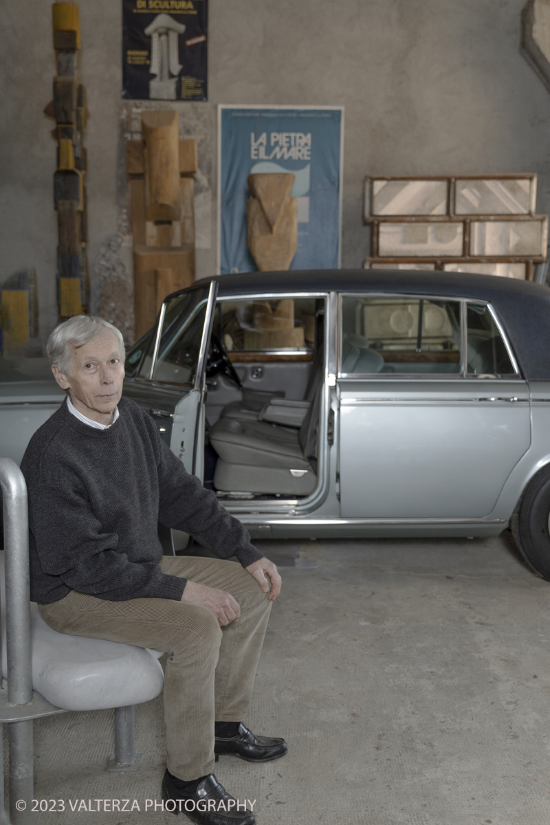 _G5A5666.jpg - Giovanni Borgarello Artist and his own Rolls Royce Silver Shadow 1970. Giovanni Borgarello Born in Cambiano - Turin Italy in 1950, he graduated from the Liceo Artistico and Accademia Albertina di Belle Arti in Turin. He lives in his museum studio via De Gasperi, 37 - 10020 Cambiano (To) among the majestic monuments and marbles of Carrara and the scent of exotic woods transformed into unique and original artistic objects .He was a student of Sandro Cherchi.