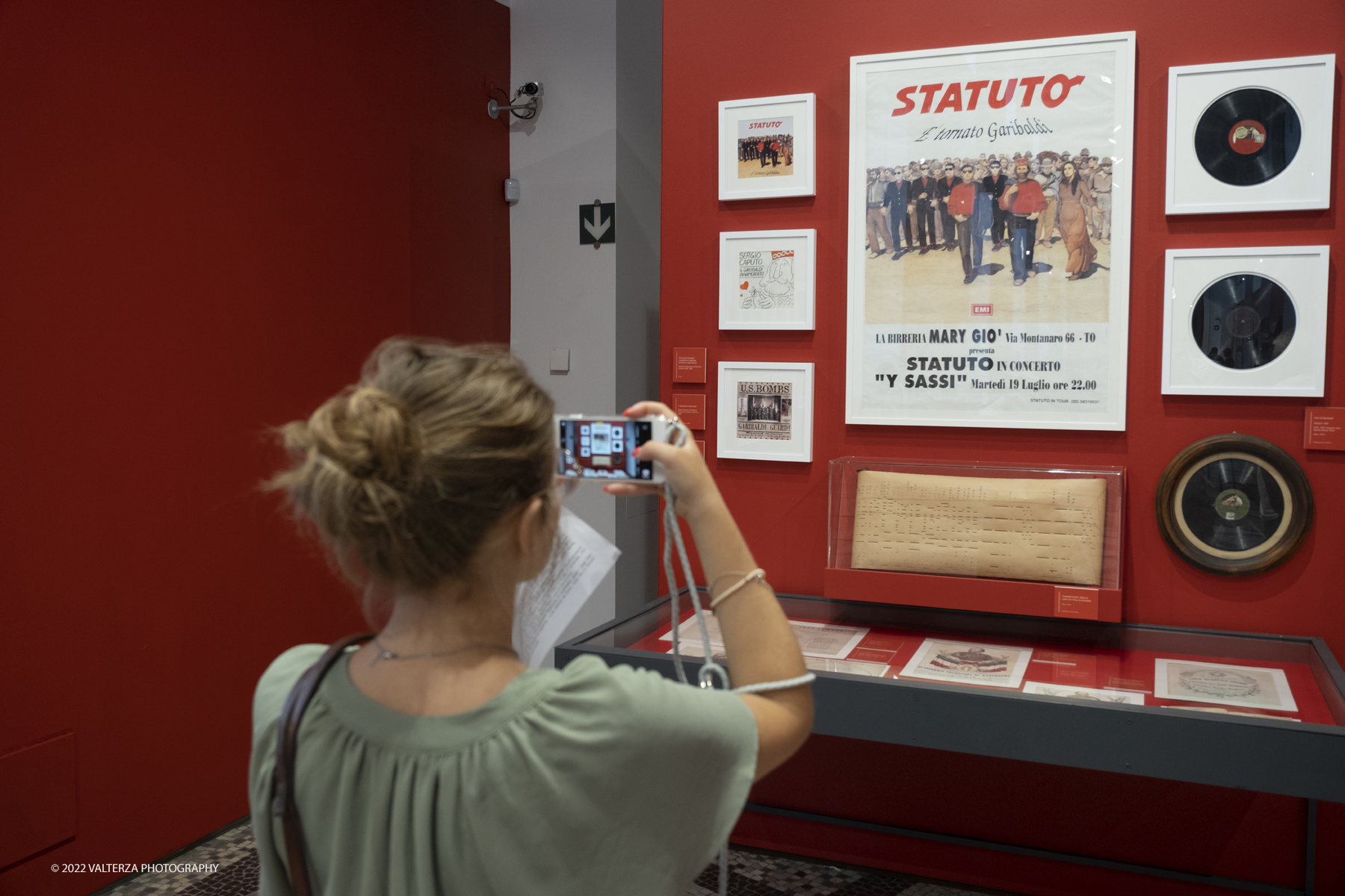 DSCF0109.jpg - 14/07/2022. Torino. La mostra, Ã¨ dedicata alla narrazione e al mito che si Ã¨ sviluppato intorno allâ€™Eroe dei due mondi: una figura iconica nata a metÃ  dellâ€™Ottocento e la cui onda lunga si propaga sino ai giorni nostri. Nella foto in visita alla mostra