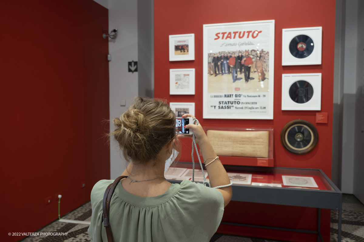 DSCF0110.jpg - 14/07/2022. Torino. La mostra, Ã¨ dedicata alla narrazione e al mito che si Ã¨ sviluppato intorno allâ€™Eroe dei due mondi: una figura iconica nata a metÃ  dellâ€™Ottocento e la cui onda lunga si propaga sino ai giorni nostri. Nella foto in visita alla mostra