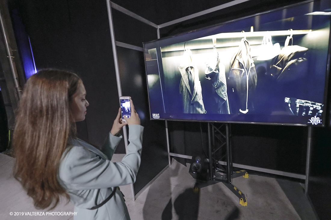 _G3I6032.jpg - 22/05/2019. Torino, OGR.  Â«Hoas - History of a styleÂ», Ã¨ una kermesse incentrata su abiti, arte e manifatture, celebrati in modo inedito, svelando che cosa câ€™Ã¨ dietro le quinte di una griffe, di unâ€™atelier, di una lavorazione sperimentale. Nella foto la room multimediale promette un viaggio nel mondo delle quattro maison che sfileranno grazie a sei maxi schermi di cui uno supportato dalla realtÃ  aumentata.