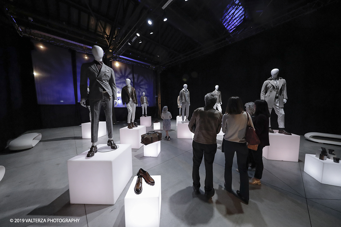 _G3I6099.jpg - 22/05/2019. Torino, OGR.  Â«Hoas - History of a styleÂ», Ã¨ una kermesse incentrata su abiti, arte e manifatture, celebrati in modo inedito, svelando che cosa câ€™Ã¨ dietro le quinte di una griffe, di unâ€™atelier, di una lavorazione sperimentale. Nella foto la room sartoriale,  Ã¨ una sala dove poter Â«toccare con manoÂ» le migliori creazioni degli stilisti.