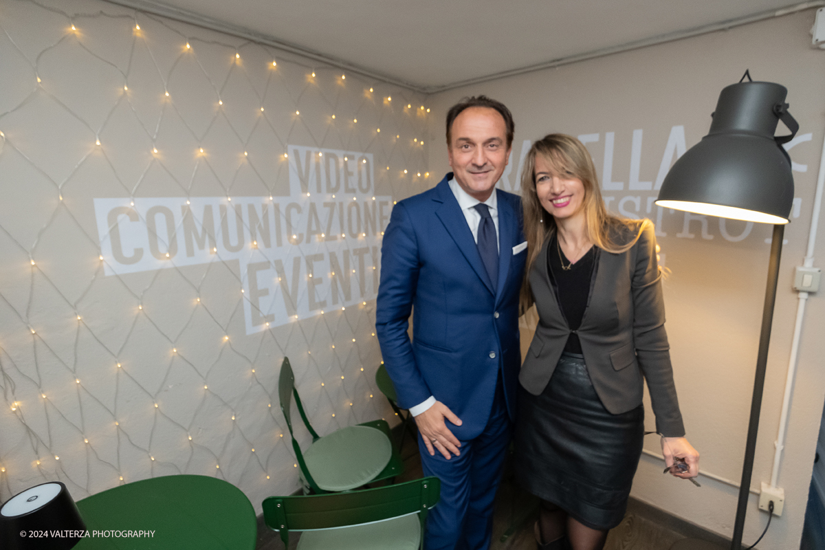 _DSF2973.jpg - Giugno-2024.Torino. Incontro con il Presidente della Regione Alberto Cirio nella sede del Caramella Choco Bistrot. Nella foto  Il Presidente Alberto Cirio e Paola Caramella Editrice nel  Caramella Choco Bistrot