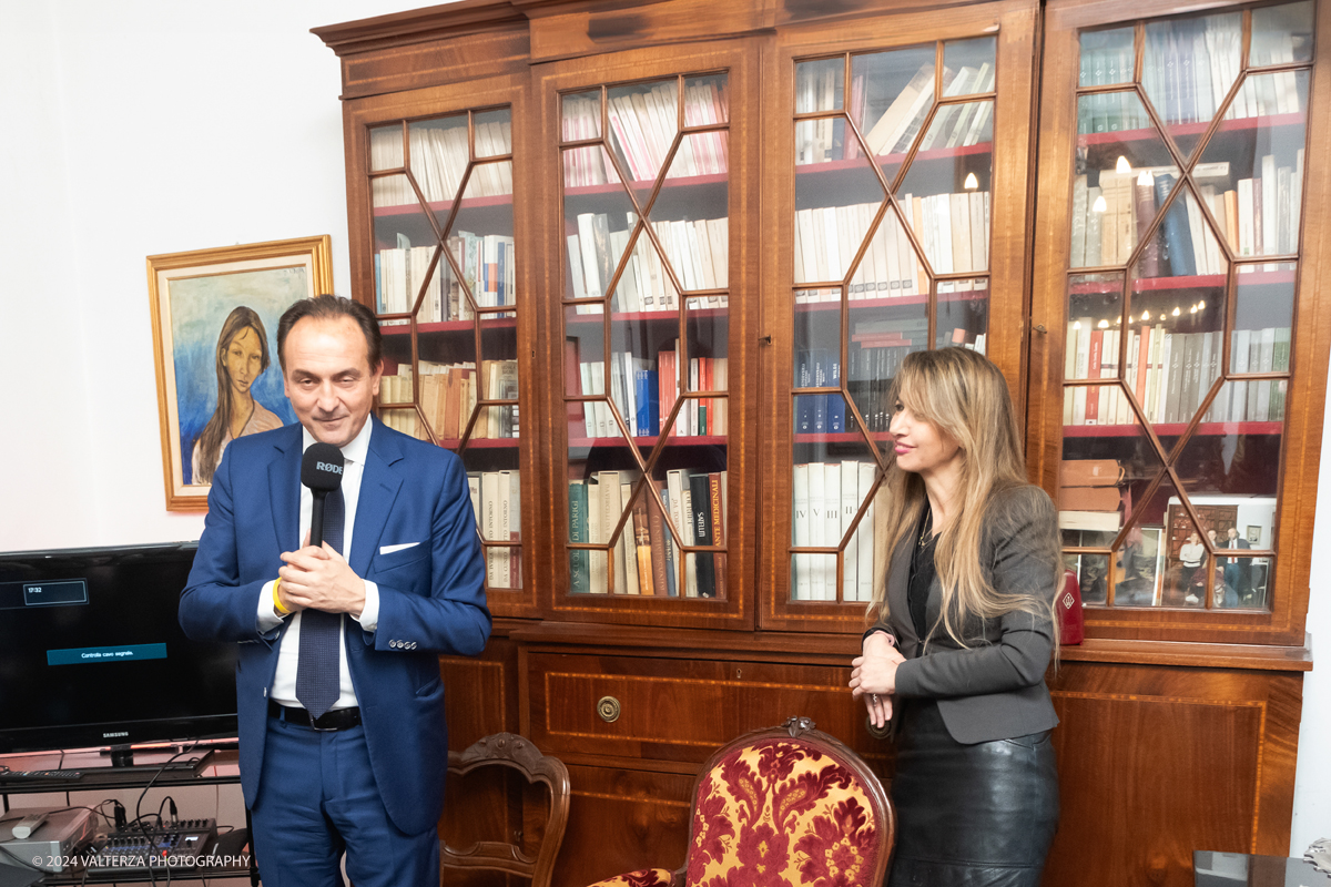 _DSF4688.jpg - Giugno-2024. Incontro con il Presidente della Regione Alberto Cirio nella sede del Caramella Choco Bistrot. Nella foto  Il Presidente di regione Alberto Cirio e Paola Caramella Editrice