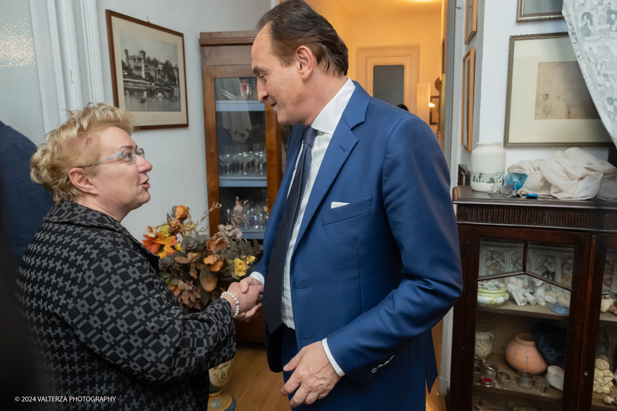 _DSF4751.jpg - Giugno-2024. Incontro con il Presidente della Regione Alberto Cirio nella sede del Caramella Choco Bistrot. Nella foto  Il Presidente Alberto Cirio e la giornalista Mara Martellotta