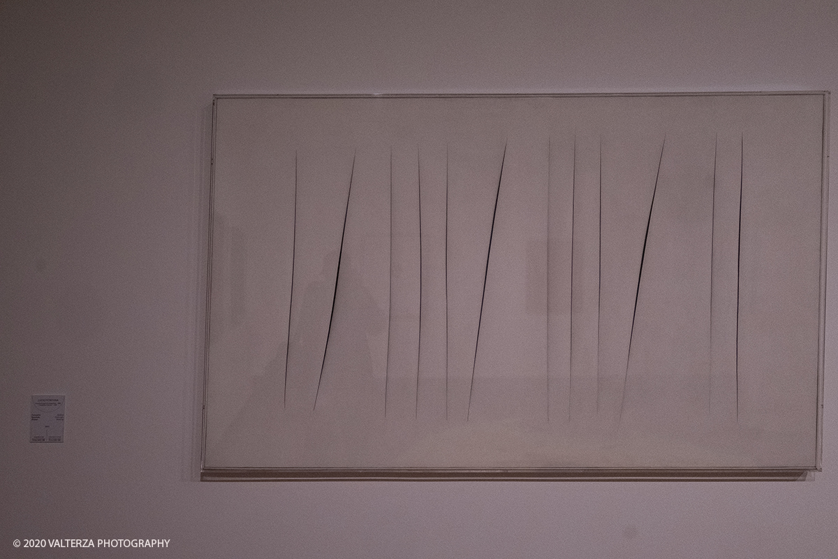 _DSF6142.jpg - 25/09/2020. Torino.  Il nuovo allestimento della collezione del Novecento storico della GAM di Torino. Nella foto Lucio Fontana, Concetto spaziale, Attese, 1964.