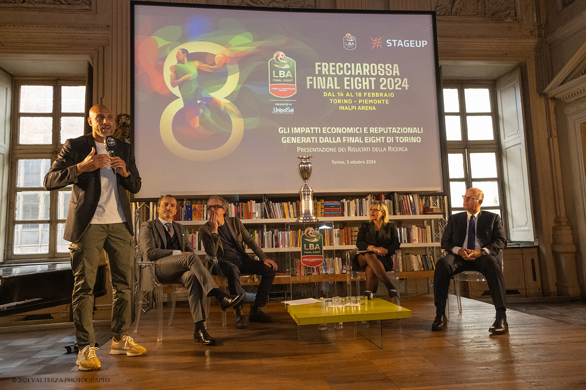 _DSF6964.jpg - 03/10/2024. Torino.  Presso il â€œCircolo dei Lettoriâ€� di Torino Ã¨ stata presentata la ricerca di LBA e StageUp su "Gli impatti economici e reputazionali generati dalla Frecciarossa Final Eight 2024 di Torino".  Nella foto l'intervento dell''ex campione di Basket Carlton Myers testimonial della Final Eight