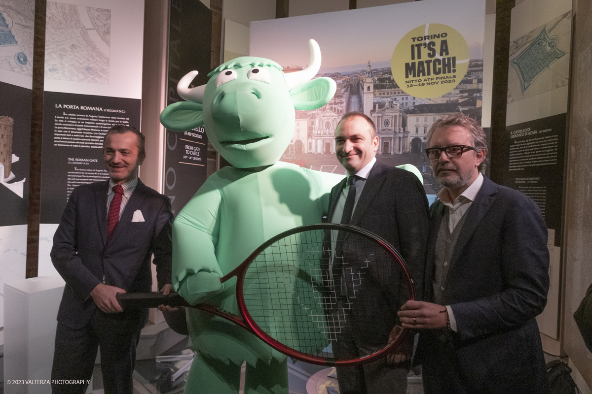 _DSF5111.jpg - 10/11/2023. Torino. Con il taglio del nastro alla presenza delle autoritÃ , oggi in piazza Castello sono stati ufficialmente inaugurati gli spazi di Casa Tennis, Casa Gusto e Casa Media. Nella foto il Sindaco Stefano Lor Russo e l'assessore Mimmo Carretta all'inaugurazione di Casa Media