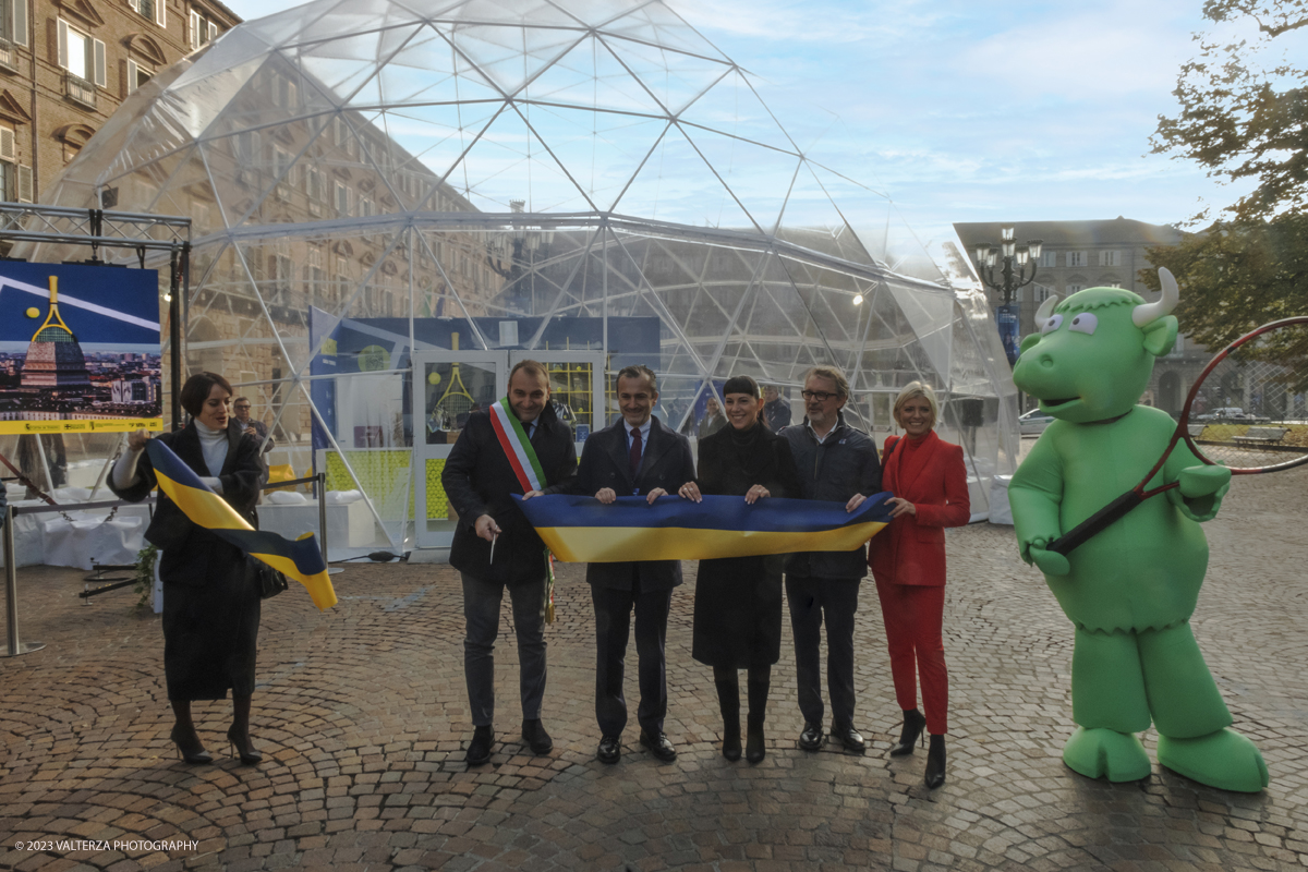 _DSF5159.jpg - 10/11/2023. Torino. Con il taglio del nastro alla presenza delle autoritÃ , oggi in piazza Castello sono stati ufficialmente inaugurati gli spazi di Casa Tennis, Casa Gusto e Casa Media. Nella foto il taglio del nastro con il Sindaco Lo Russo all'inaugurazione di Casa Tennis