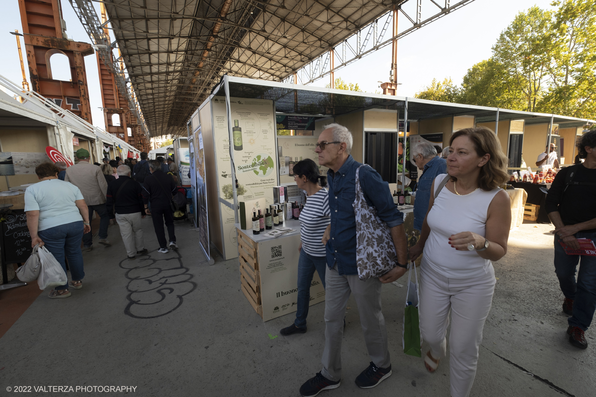 DSCF7700.jpg - 23/09/2022. Torino. Apertura della 14esima edizione di Terra Madre Salone del Gusto, lâ€™evento globale organizzato da Slow Food, Regione Piemonte e CittÃ  di Torino dedicato al cibo buono, pulito e giusto e alle politiche alimentari. Nella foto in visita agli stand