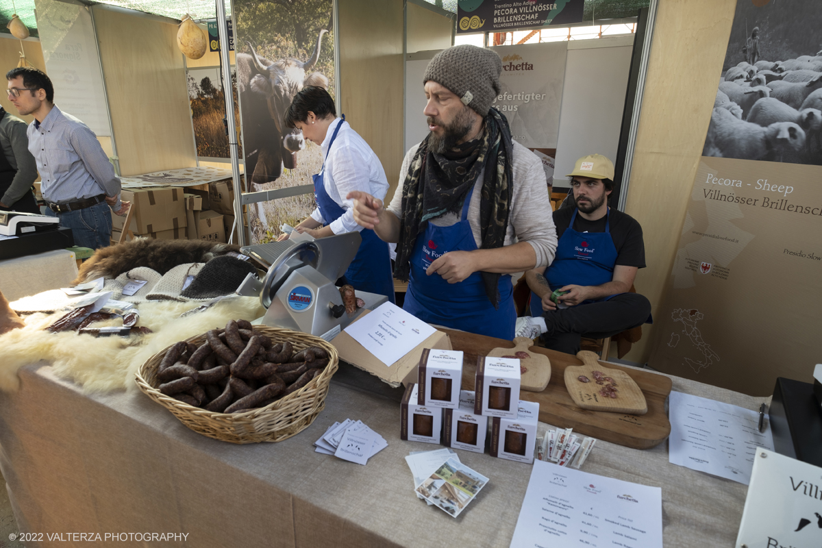 DSCF7707.jpg - 23/09/2022. Torino. Apertura della 14esima edizione di Terra Madre Salone del Gusto, lâ€™evento globale organizzato da Slow Food, Regione Piemonte e CittÃ  di Torino dedicato al cibo buono, pulito e giusto e alle politiche alimentari. Nella foto stand di presidio Slow Food dell'Alto Adige.