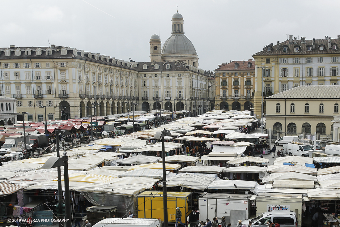 _X9B7532.jpg - 13/04/2019. Torino. Apertura , nell'ex Palazzo Fuksas, del Mercato Centrale nel quartiere di Porta Palazzo, da un'idea di Umberto Montano imprenditore della ristorazione. Nella foto vista su Porta Palazzo dalla sede del Mercato Centrale,