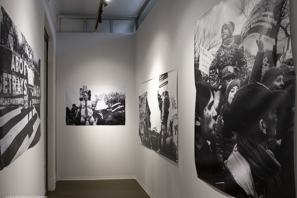 _DSF6724.jpg - 29/02/2024. Torino. La nuova mostra di Flashback Habitat "Insurrezioni. Fotografie di una protesta": tre storie di attivismo, tra giornalismo e fotografia. Due fotografi e un giornalista con tre esposizioni narrano la propria visione di rivoluzione e rivolta. I protagonisti di â€œInsurrezioni. Fotografie di una protestaâ€� . Nella foto immagini dal lavoro Path to resurrection di Chris Suspect