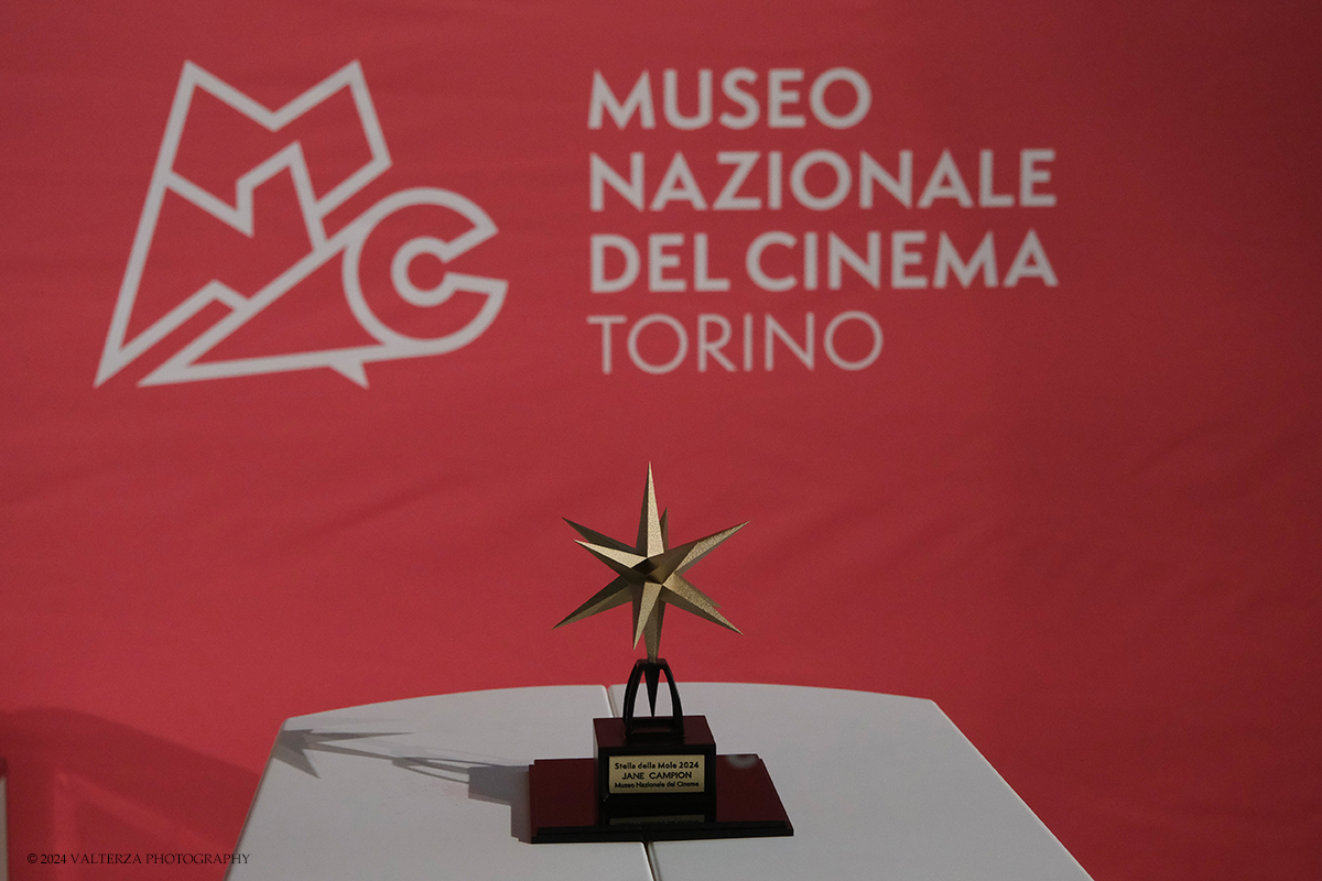 _DSF6413.jpg - 02/10/2024. Torino. La regista Jane Campion due volte vincitrice dellâ€™Oscar per Lezioni di piano e Il potere del cane ha ricevuto il Premio Stella della Mole  al Museo Nazionale del Cinema. Nella foto  Il premio Stella della Mole