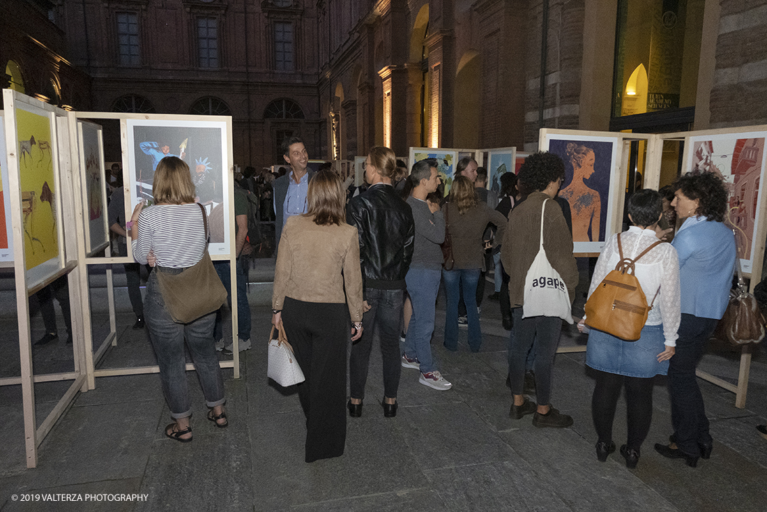 _DSF6143.jpg - 02/10/2019. Torino. Just Humans, 100 illustratori sono stati invitati a condividere la propria visione sul tema dellâ€™integrazione. 50 di loro arrivano dal panorama della scena locale ed hanno coinvolto altrettanti colleghi di provenienza nazionale ed internazionale a lavorare sul tema. Nella foto un momento della visita alla mostra.