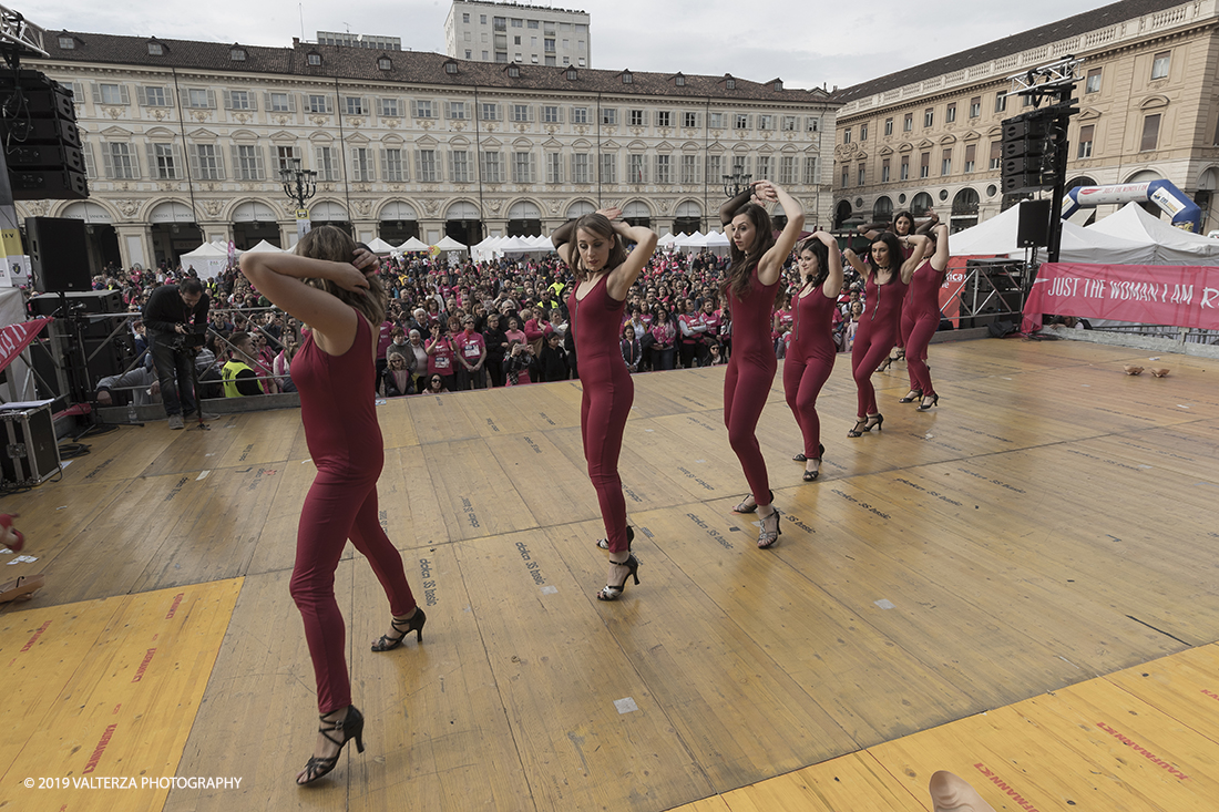 _G3I6916.jpg - 03-03-2019. Torino. â€œJust The Woman I am â€� Ã¨ una corsa/camminata podistica non competitiva di 6 km per sostenere la ricerca universitaria sul cancro: uomini e donne correranno fianco a fianco a sostegno della ricerca universitaria e della diffusione di una maggiore consapevolezza di sÃ© per un corretto stile di vita.  In questa giornata non c'Ã¨ solo la corsa, ma anche un fitto programma di eventi in piazza, non esclusivamente sportivi. Nella foto