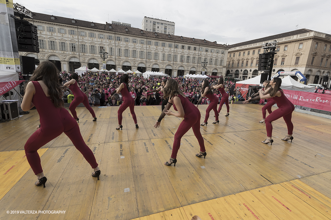 _G3I6928.jpg - 03-03-2019. Torino. â€œJust The Woman I am â€� Ã¨ una corsa/camminata podistica non competitiva di 6 km per sostenere la ricerca universitaria sul cancro: uomini e donne correranno fianco a fianco a sostegno della ricerca universitaria e della diffusione di una maggiore consapevolezza di sÃ© per un corretto stile di vita.  In questa giornata non c'Ã¨ solo la corsa, ma anche un fitto programma di eventi in piazza, non esclusivamente sportivi. Nella foto