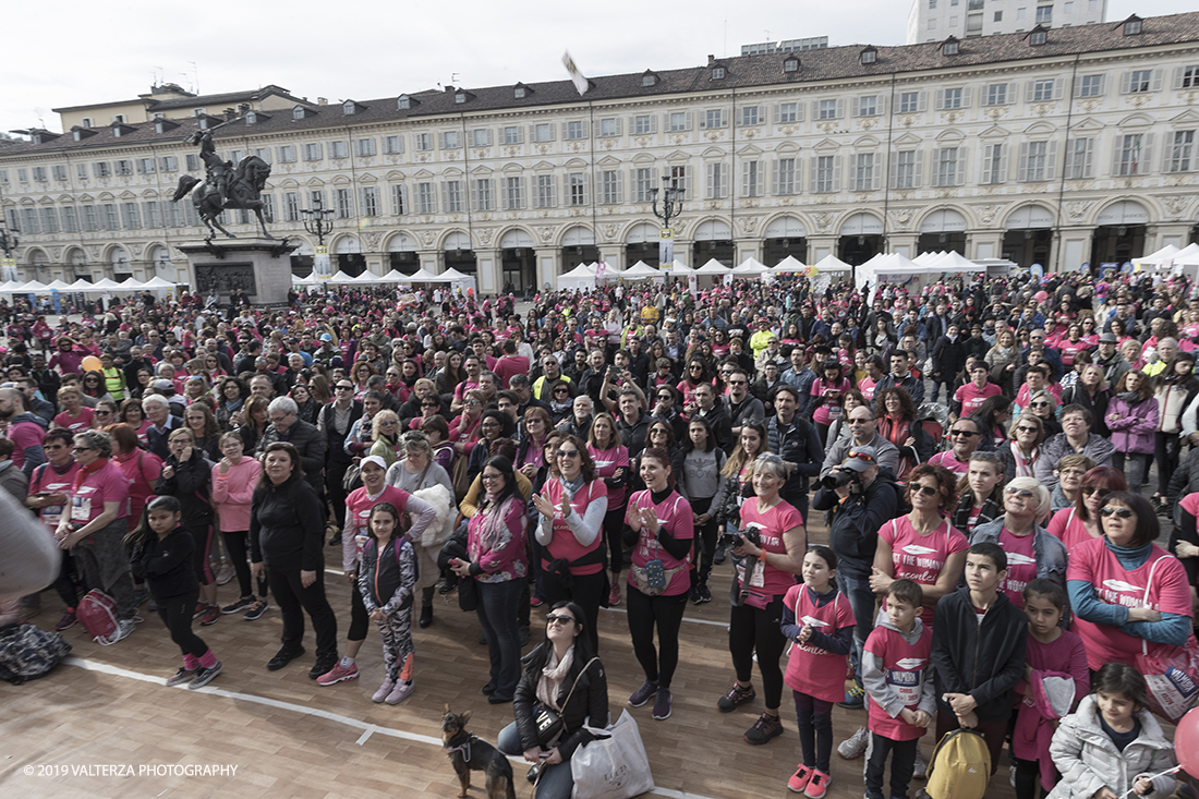 _G3I7009.jpg - 03-03-2019. Torino. â€œJust The Woman I am â€� Ã¨ una corsa/camminata podistica non competitiva di 6 km per sostenere la ricerca universitaria sul cancro: uomini e donne correranno fianco a fianco a sostegno della ricerca universitaria e della diffusione di una maggiore consapevolezza di sÃ© per un corretto stile di vita.  In questa giornata non c'Ã¨ solo la corsa, ma anche un fitto programma di eventi in piazza, non esclusivamente sportivi. Nella foto piazza San Carlo affollata di partecipanti all'evento.