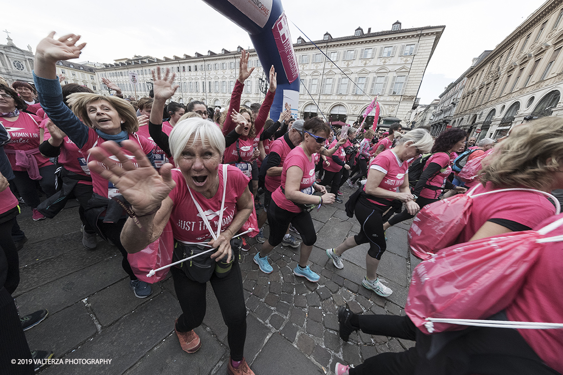 _G3I7437.jpg - 03-03-2019. Torino. â€œJust The Woman I am â€� Ã¨ una corsa/camminata podistica non competitiva di 6 km per sostenere la ricerca universitaria sul cancro: uomini e donne correranno fianco a fianco a sostegno della ricerca universitaria e della diffusione di una maggiore consapevolezza di sÃ© per un corretto stile di vita.  In questa giornata non c'Ã¨ solo la corsa, ma anche un fitto programma di eventi in piazza, non esclusivamente sportivi. Nella foto partiti, ha inizio la corsa/camminata di 6 Km.