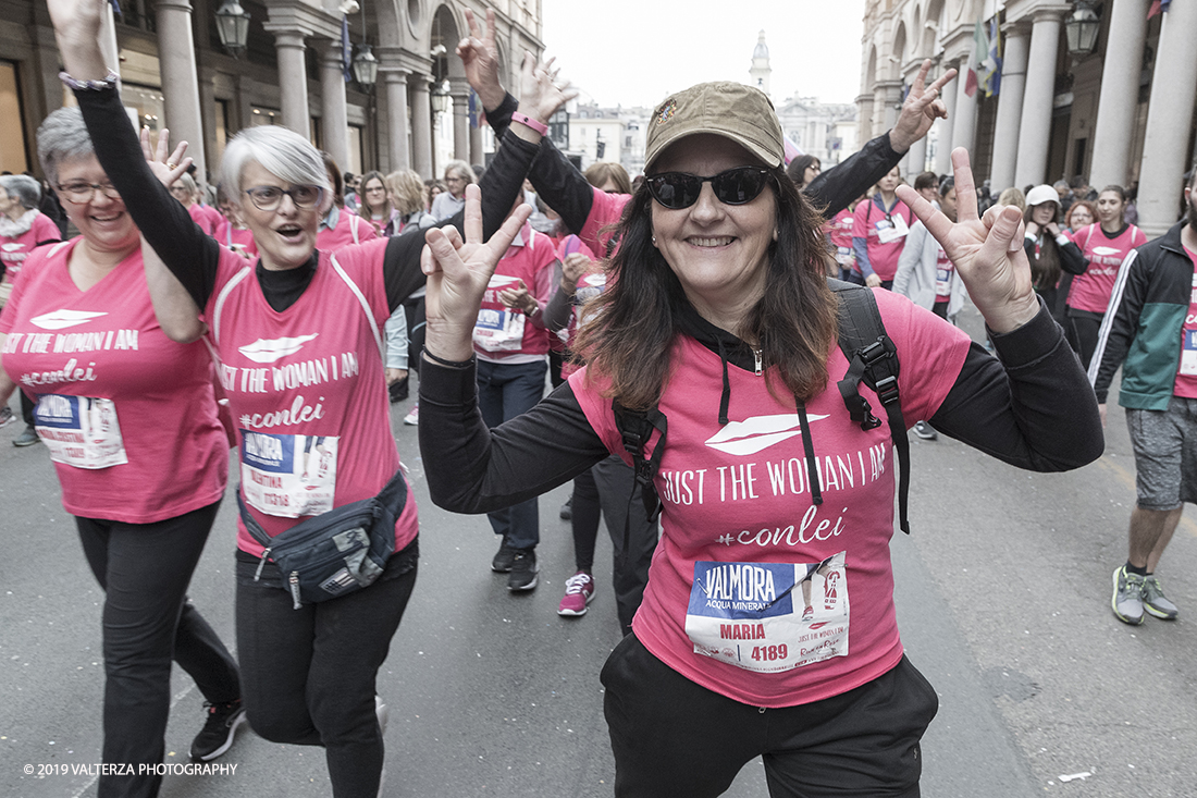 _G3I7614.jpg - 03-03-2019. Torino. â€œJust The Woman I am â€� Ã¨ una corsa/camminata podistica non competitiva di 6 km per sostenere la ricerca universitaria sul cancro: uomini e donne correranno fianco a fianco a sostegno della ricerca universitaria e della diffusione di una maggiore consapevolezza di sÃ© per un corretto stile di vita.  In questa giornata non c'Ã¨ solo la corsa, ma anche un fitto programma di eventi in piazza, non esclusivamente sportivi. Nella foto la parte iniziale della corsa/camminata in via Roma.