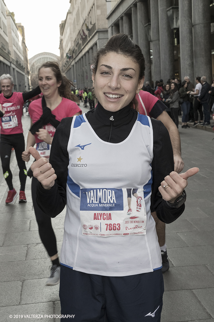 _G3I7998.jpg - 03-03-2019. Torino. â€œJust The Woman I am â€� Ã¨ una corsa/camminata podistica non competitiva di 6 km per sostenere la ricerca universitaria sul cancro: uomini e donne correranno fianco a fianco a sostegno della ricerca universitaria e della diffusione di una maggiore consapevolezza di sÃ© per un corretto stile di vita.  In questa giornata non c'Ã¨ solo la corsa, ma anche un fitto programma di eventi in piazza, non esclusivamente sportivi. Nella foto la prima arrivata della corsa/camminata non competitiva Ã¨ una atleta dell'esercito.