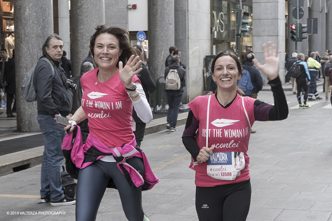 _G3I8204.jpg - 03-03-2019. Torino. â€œJust The Woman I am â€� Ã¨ una corsa/camminata podistica non competitiva di 6 km per sostenere la ricerca universitaria sul cancro: uomini e donne correranno fianco a fianco a sostegno della ricerca universitaria e della diffusione di una maggiore consapevolezza di sÃ© per un corretto stile di vita.  In questa giornata non c'Ã¨ solo la corsa, ma anche un fitto programma di eventi in piazza, non esclusivamente sportivi. Nella foto l'arrivo dei partecipanti alla corsa/camminata in via Roma