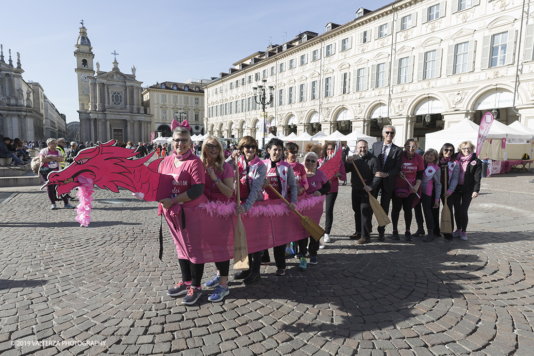 _X9B6119.jpg - 03-03-2019. Torino. â€œJust The Woman I am â€� Ã¨ una corsa/camminata podistica non competitiva di 6 km per sostenere la ricerca universitaria sul cancro: uomini e donne correranno fianco a fianco a sostegno della ricerca universitaria e della diffusione di una maggiore consapevolezza di sÃ© per un corretto stile di vita.  In questa giornata non c'Ã¨ solo la corsa, ma anche un fitto programma di eventi in piazza, non esclusivamente sportivi. Nella foto il presidente del CUa con le Dragonette ONLUS dedicato alle donne operate di cancro al seno.