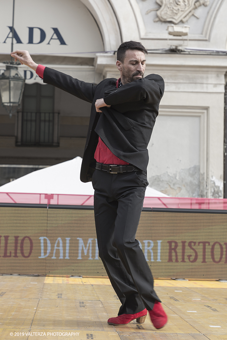 _X9B6371.jpg - 03-03-2019. Torino. â€œJust The Woman I am â€� Ã¨ una corsa/camminata podistica non competitiva di 6 km per sostenere la ricerca universitaria sul cancro: uomini e donne correranno fianco a fianco a sostegno della ricerca universitaria e della diffusione di una maggiore consapevolezza di sÃ© per un corretto stile di vita.  In questa giornata non c'Ã¨ solo la corsa, ma anche un fitto programma di eventi in piazza, non esclusivamente sportivi. Nella foto esibizione di ballerino di Flamenco.