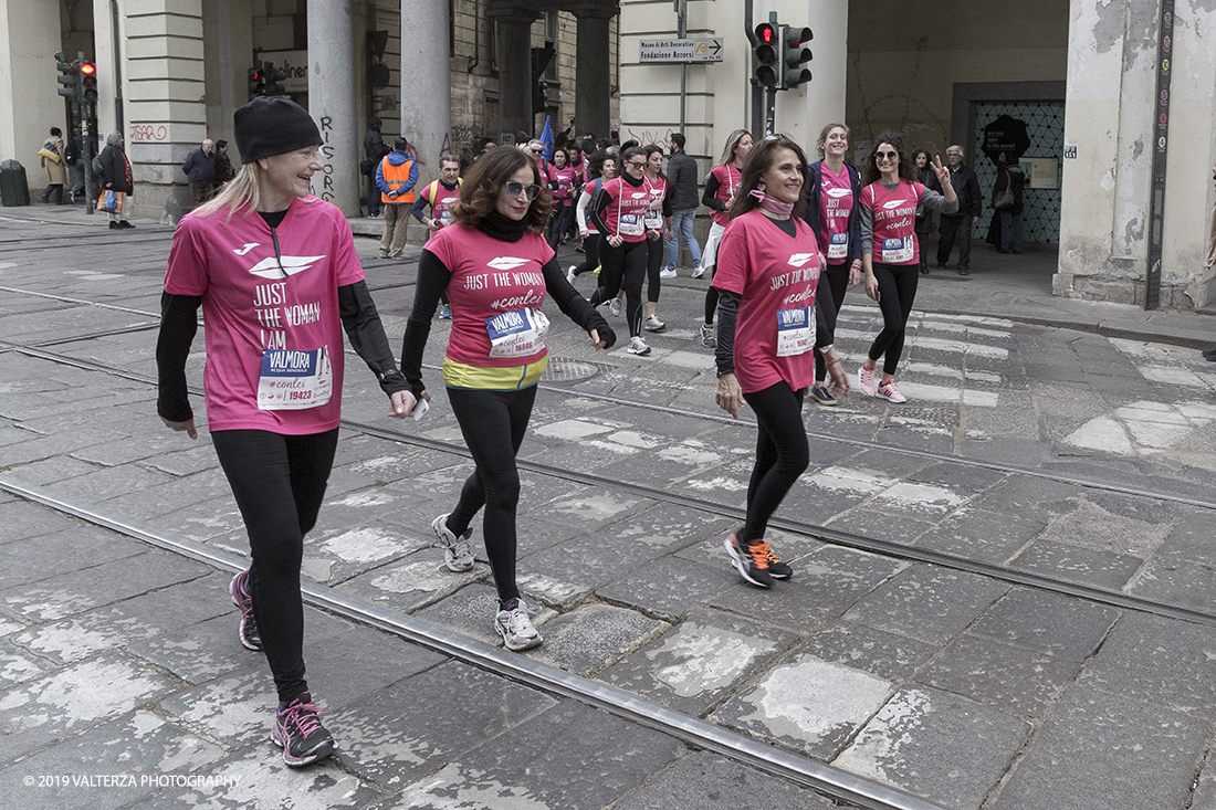 _X9B6748.jpg - 03-03-2019. Torino. â€œJust The Woman I am â€� Ã¨ una corsa/camminata podistica non competitiva di 6 km per sostenere la ricerca universitaria sul cancro: uomini e donne correranno fianco a fianco a sostegno della ricerca universitaria e della diffusione di una maggiore consapevolezza di sÃ© per un corretto stile di vita.  In questa giornata non c'Ã¨ solo la corsa, ma anche un fitto programma di eventi in piazza, non esclusivamente sportivi. Nella foto un momento della corsa camminata attraverso le vie della cittÃ 