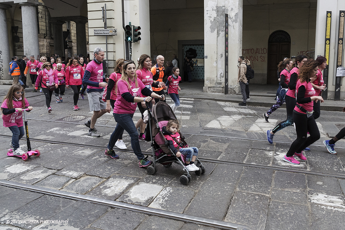 _X9B6765.jpg - 03-03-2019. Torino. â€œJust The Woman I am â€� Ã¨ una corsa/camminata podistica non competitiva di 6 km per sostenere la ricerca universitaria sul cancro: uomini e donne correranno fianco a fianco a sostegno della ricerca universitaria e della diffusione di una maggiore consapevolezza di sÃ© per un corretto stile di vita.  In questa giornata non c'Ã¨ solo la corsa, ma anche un fitto programma di eventi in piazza, non esclusivamente sportivi. Nella foto un momento della corsa camminata attraverso le vie della cittÃ 