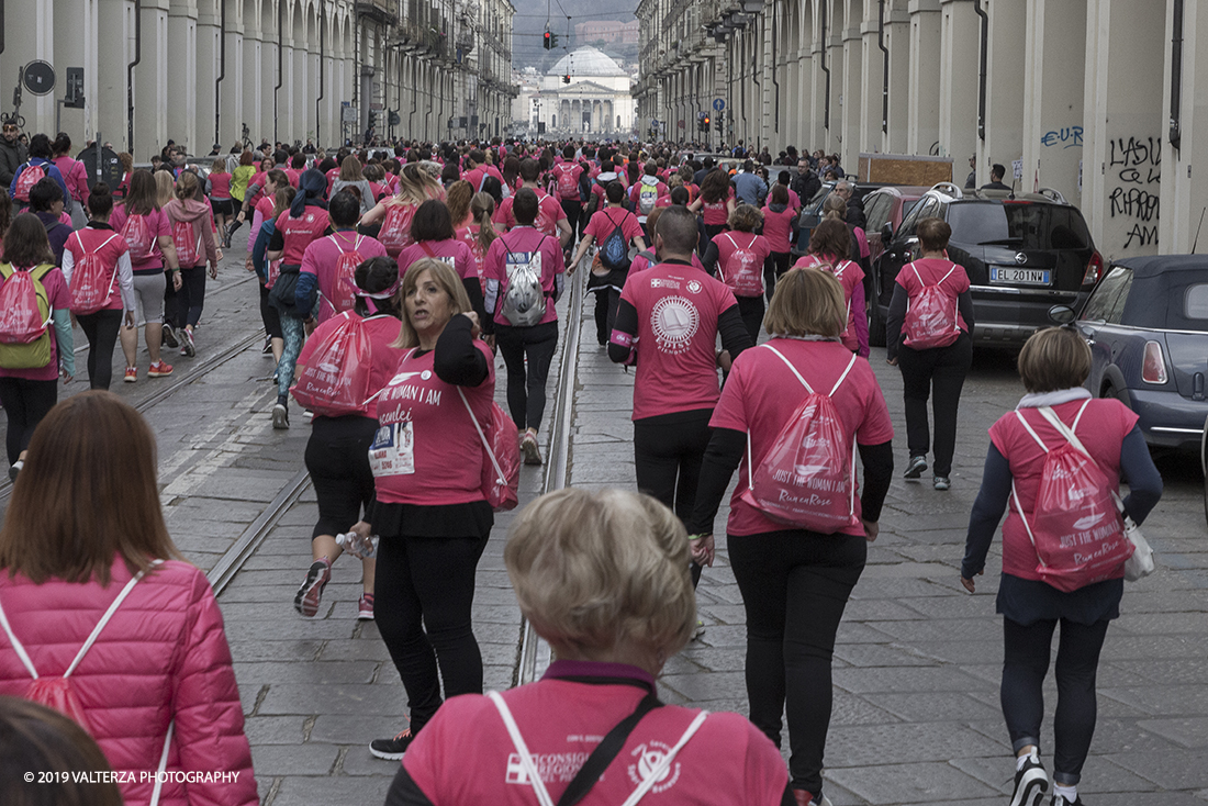 _X9B6896.jpg - 03-03-2019. Torino. â€œJust The Woman I am â€� Ã¨ una corsa/camminata podistica non competitiva di 6 km per sostenere la ricerca universitaria sul cancro: uomini e donne correranno fianco a fianco a sostegno della ricerca universitaria e della diffusione di una maggiore consapevolezza di sÃ© per un corretto stile di vita.  In questa giornata non c'Ã¨ solo la corsa, ma anche un fitto programma di eventi in piazza, non esclusivamente sportivi. Nella foto un momento della corsa camminata attraverso le vie della cittÃ 