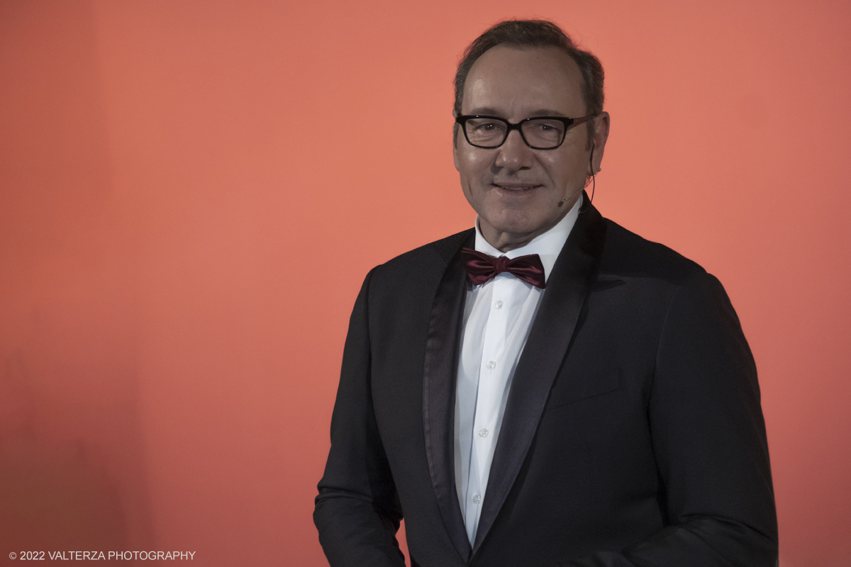 _DSF5134.jpg - 16/01/2023. Torino. Ãˆ Kevin Spacey la nuova Stella della Mole. Oggi, il due volte premio Oscar, per American Beauty e I soliti sospetti, Ã¨ stato omaggiato al Museo Nazionale del Cinema di Torino che ha la sua sede nel simbolo della cittÃ , la Mole Antonelliana, sede dove Kevin ha tenuto anche la sua Masterclass. Nella foto Kevin Spacey