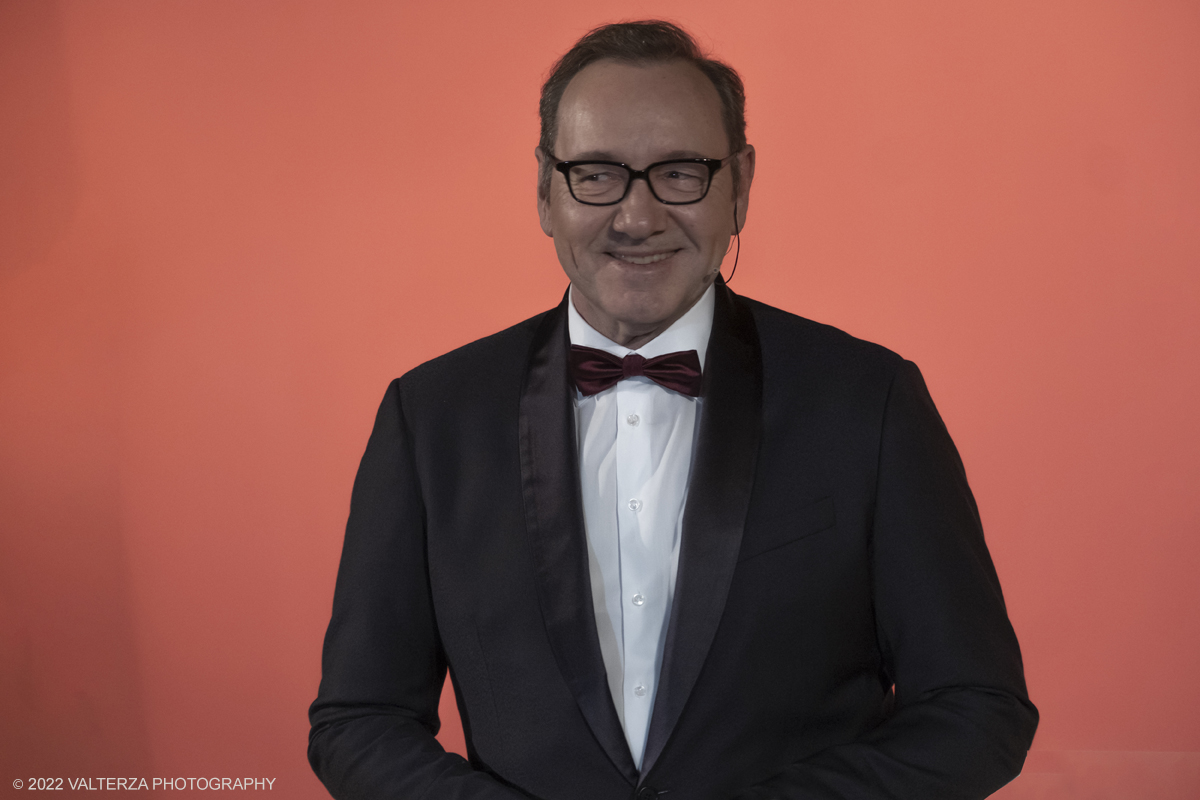 _DSF5164.jpg - 16/01/2023. Torino. Ãˆ Kevin Spacey la nuova Stella della Mole. Oggi, il due volte premio Oscar, per American Beauty e I soliti sospetti, Ã¨ stato omaggiato al Museo Nazionale del Cinema di Torino che ha la sua sede nel simbolo della cittÃ , la Mole Antonelliana, sede dove Kevin ha tenuto anche la sua Masterclass. Nella foto Kevin Spacey