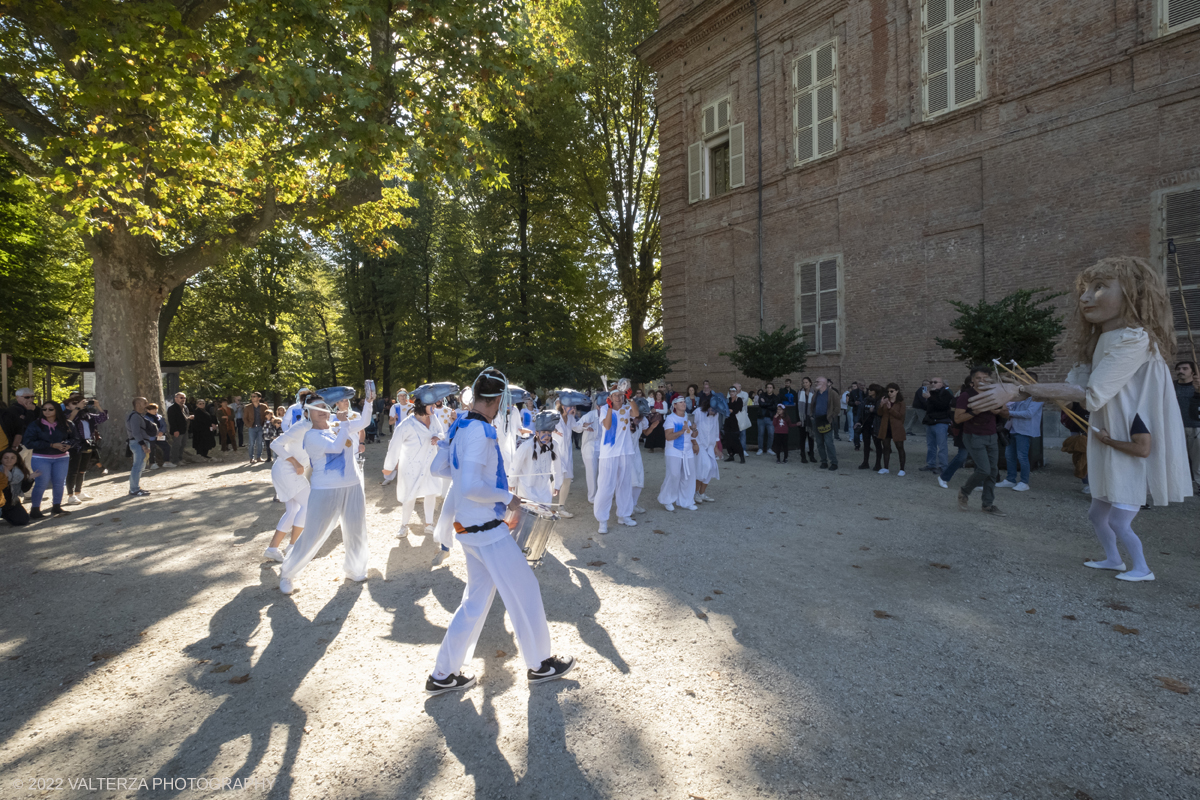 DSCF8037.jpg - 02/10/2022. Torino. Una grande inaugurazione della 29Â° edizione di Incanti â€“ Rassegna Internazionale di Teatro di Figura un giocoso Saturnale animale, a partire dallâ€™immagine di Marco Cavallo, omaggio a Giuliano Scabia. Simbolo della libertÃ  e della chiusura dei manicomi, il progetto Marco Cavallo nacque nel manicomio di Trieste, nel 1973, sotto le direttive di Franco Basaglia. Nella foto un momento dell'evento svoltosi nei giardini reali e nella piazzetta reale