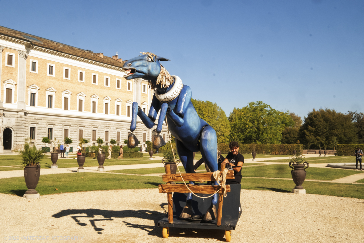 DSCF8052.jpg - 02/10/2022. Torino. Una grande inaugurazione della 29Â° edizione di Incanti â€“ Rassegna Internazionale di Teatro di Figura un giocoso Saturnale animale, a partire dallâ€™immagine di Marco Cavallo, omaggio a Giuliano Scabia. Simbolo della libertÃ  e della chiusura dei manicomi, il progetto Marco Cavallo nacque nel manicomio di Trieste, nel 1973, sotto le direttive di Franco Basaglia. Nella foto un momento dell'evento svoltosi nei giardini reali e nella piazzetta reale