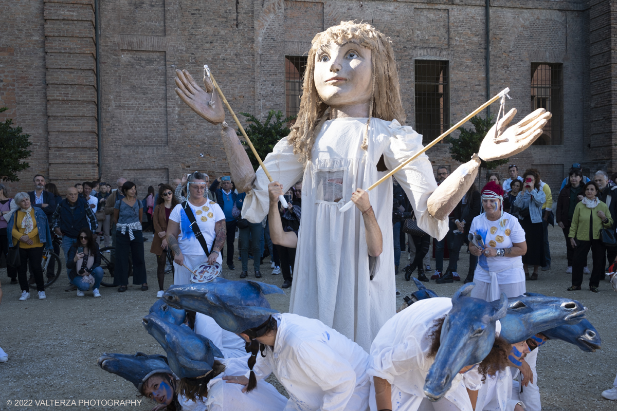 DSCF8154.jpg - 02/10/2022. Torino. Una grande inaugurazione della 29Â° edizione di Incanti â€“ Rassegna Internazionale di Teatro di Figura un giocoso Saturnale animale, a partire dallâ€™immagine di Marco Cavallo, omaggio a Giuliano Scabia. Simbolo della libertÃ  e della chiusura dei manicomi, il progetto Marco Cavallo nacque nel manicomio di Trieste, nel 1973, sotto le direttive di Franco Basaglia. Nella foto un momento dell'evento svoltosi nei giardini reali e nella piazzetta reale