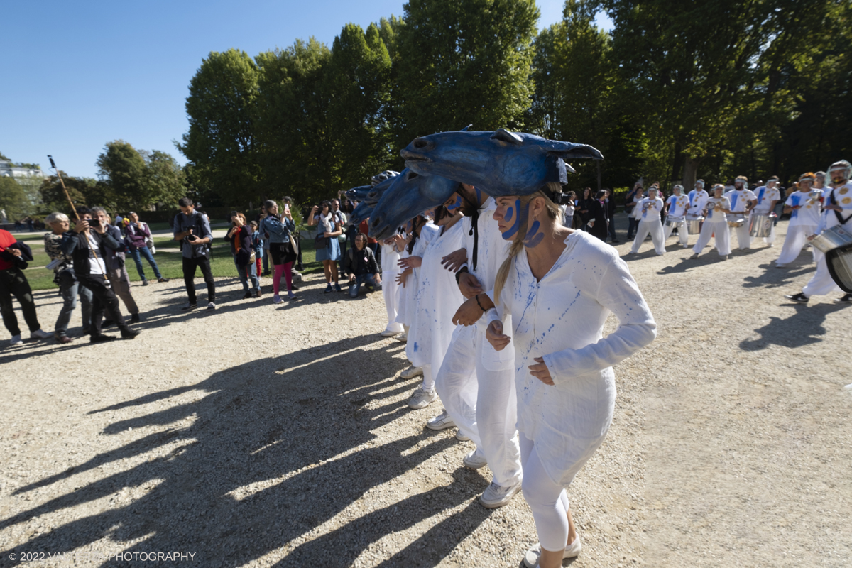 DSCF8180.jpg - 02/10/2022. Torino. Una grande inaugurazione della 29Â° edizione di Incanti â€“ Rassegna Internazionale di Teatro di Figura un giocoso Saturnale animale, a partire dallâ€™immagine di Marco Cavallo, omaggio a Giuliano Scabia. Simbolo della libertÃ  e della chiusura dei manicomi, il progetto Marco Cavallo nacque nel manicomio di Trieste, nel 1973, sotto le direttive di Franco Basaglia. Nella foto un momento dell'evento svoltosi nei giardini reali e nella piazzetta reale