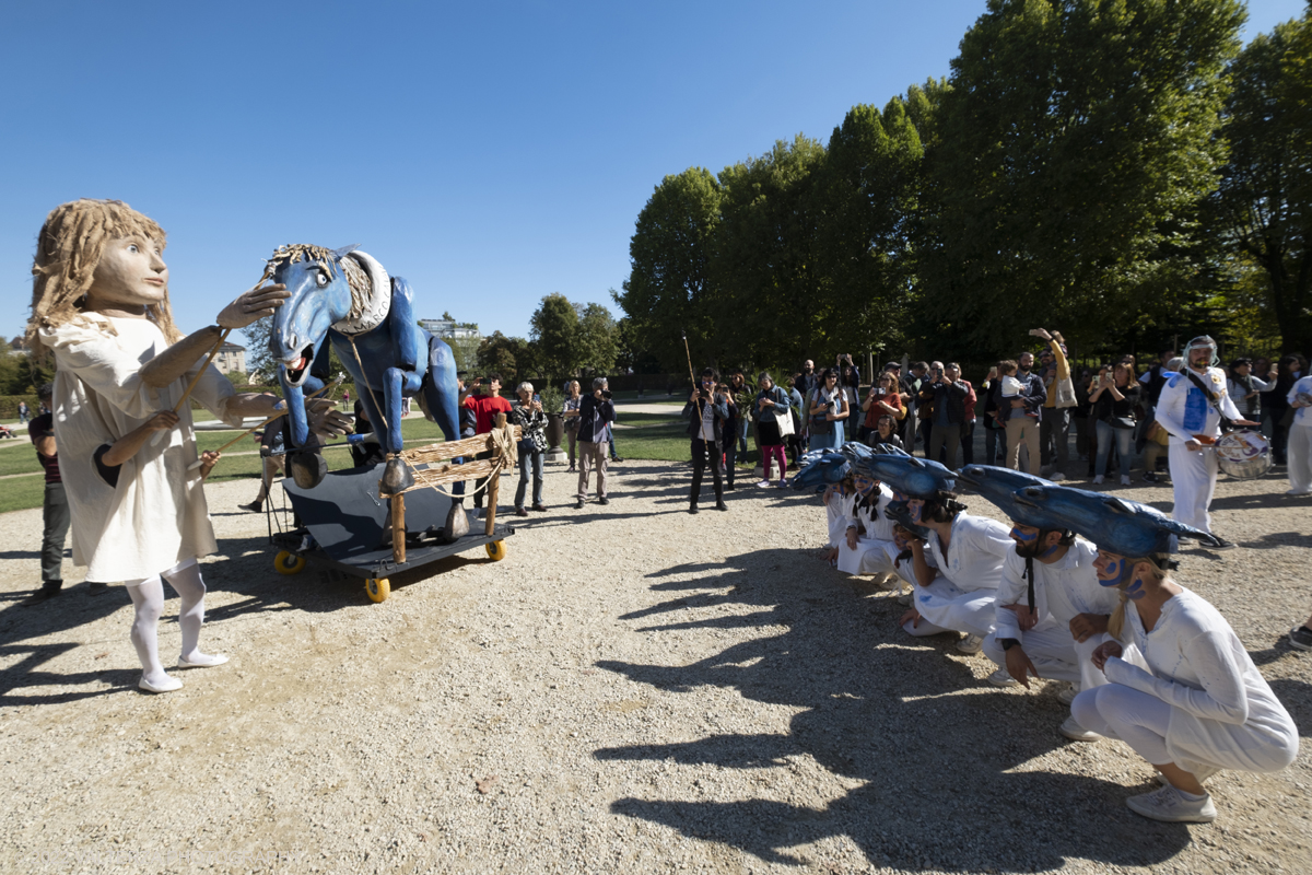 DSCF8191.jpg - 02/10/2022. Torino. Una grande inaugurazione della 29Â° edizione di Incanti â€“ Rassegna Internazionale di Teatro di Figura un giocoso Saturnale animale, a partire dallâ€™immagine di Marco Cavallo, omaggio a Giuliano Scabia. Simbolo della libertÃ  e della chiusura dei manicomi, il progetto Marco Cavallo nacque nel manicomio di Trieste, nel 1973, sotto le direttive di Franco Basaglia. Nella foto un momento dell'evento svoltosi nei giardini reali e nella piazzetta reale