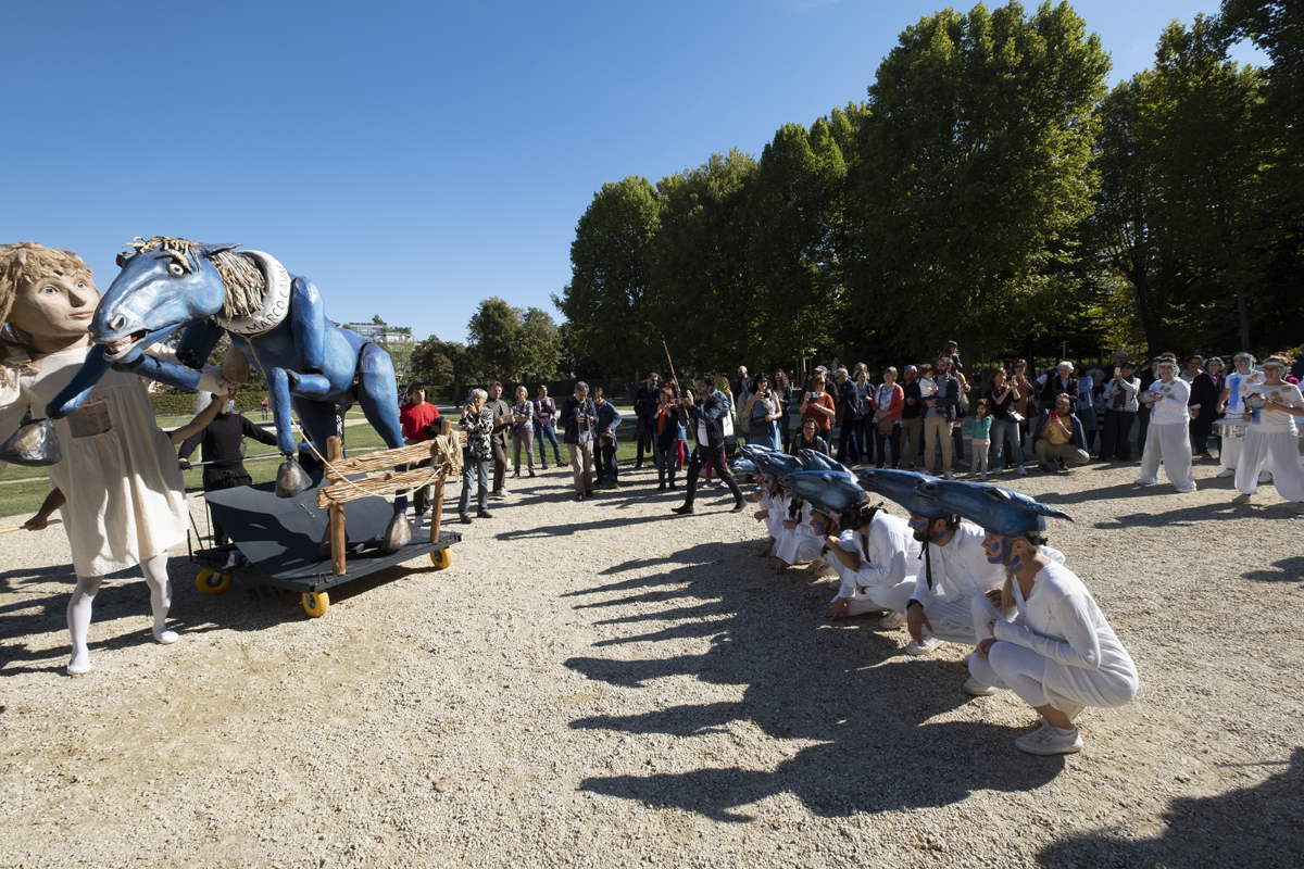 DSCF8205.jpg - 02/10/2022. Torino. Una grande inaugurazione della 29Â° edizione di Incanti â€“ Rassegna Internazionale di Teatro di Figura un giocoso Saturnale animale, a partire dallâ€™immagine di Marco Cavallo, omaggio a Giuliano Scabia. Simbolo della libertÃ  e della chiusura dei manicomi, il progetto Marco Cavallo nacque nel manicomio di Trieste, nel 1973, sotto le direttive di Franco Basaglia. Nella foto un momento dell'evento svoltosi nei giardini reali e nella piazzetta reale