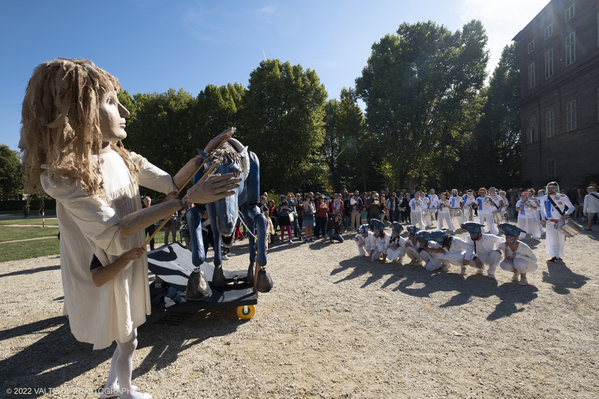 DSCF8212.jpg - 02/10/2022. Torino. Una grande inaugurazione della 29Â° edizione di Incanti â€“ Rassegna Internazionale di Teatro di Figura un giocoso Saturnale animale, a partire dallâ€™immagine di Marco Cavallo, omaggio a Giuliano Scabia. Simbolo della libertÃ  e della chiusura dei manicomi, il progetto Marco Cavallo nacque nel manicomio di Trieste, nel 1973, sotto le direttive di Franco Basaglia. Nella foto un momento dell'evento svoltosi nei giardini reali e nella piazzetta reale