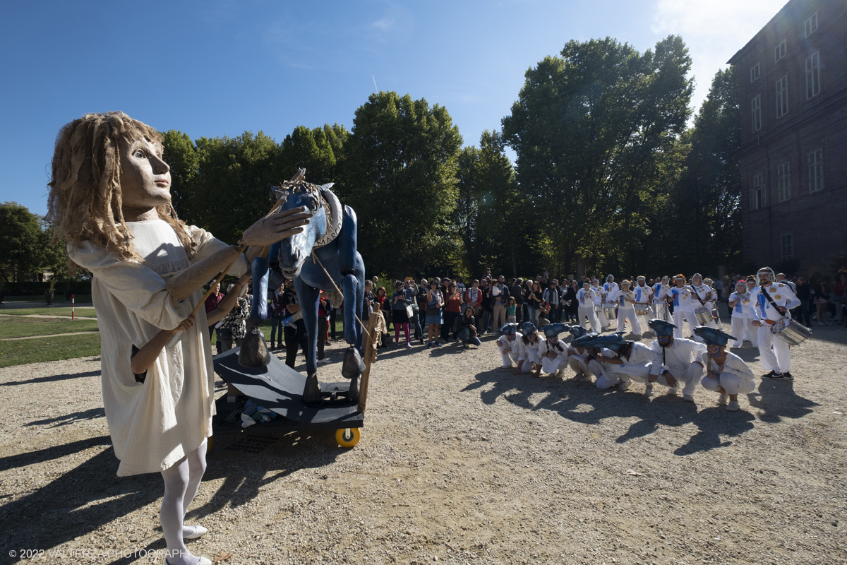 DSCF8219.jpg - 02/10/2022. Torino. Una grande inaugurazione della 29Â° edizione di Incanti â€“ Rassegna Internazionale di Teatro di Figura un giocoso Saturnale animale, a partire dallâ€™immagine di Marco Cavallo, omaggio a Giuliano Scabia. Simbolo della libertÃ  e della chiusura dei manicomi, il progetto Marco Cavallo nacque nel manicomio di Trieste, nel 1973, sotto le direttive di Franco Basaglia. Nella foto un momento dell'evento svoltosi nei giardini reali e nella piazzetta reale