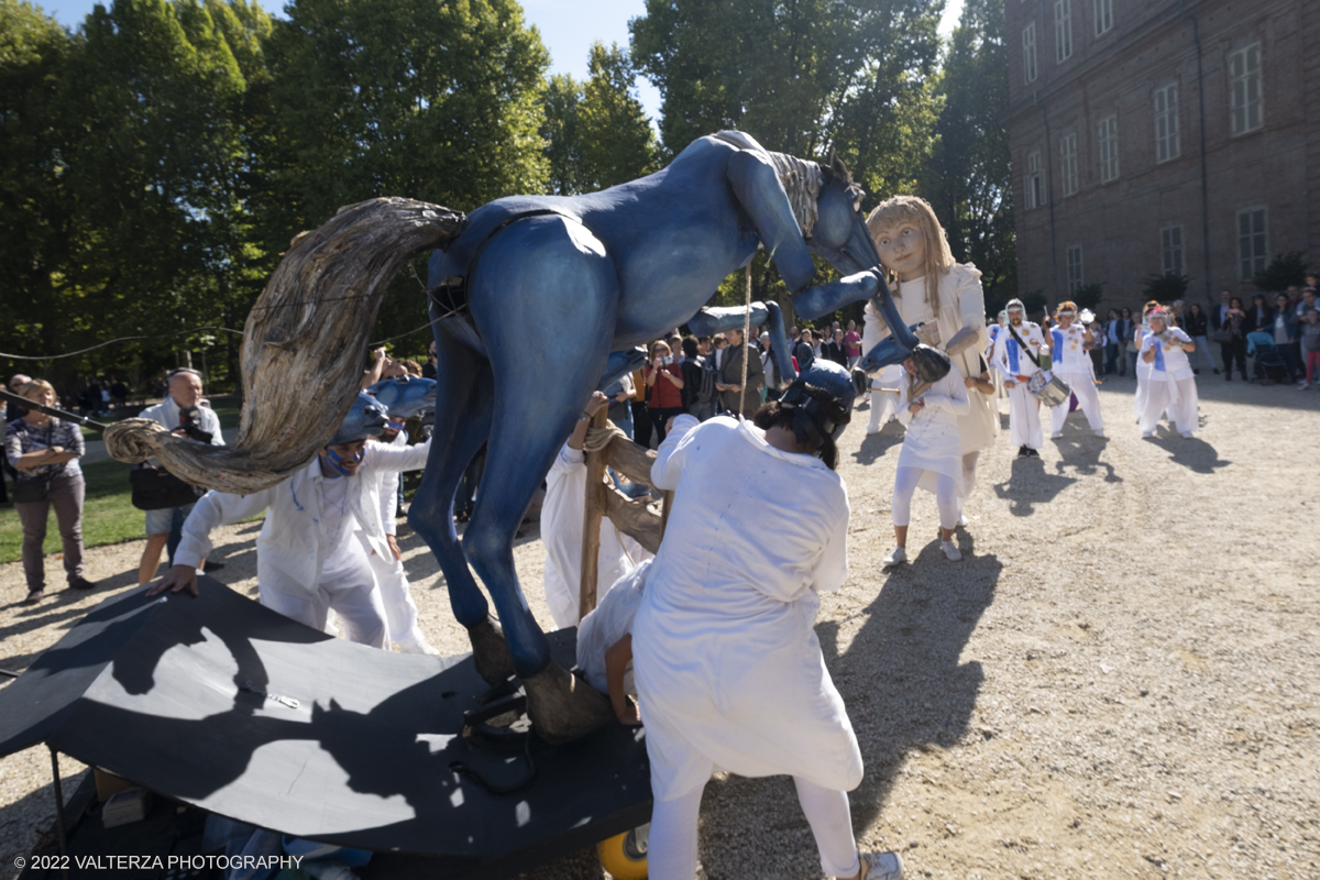 DSCF8243.jpg - 02/10/2022. Torino. Una grande inaugurazione della 29Â° edizione di Incanti â€“ Rassegna Internazionale di Teatro di Figura un giocoso Saturnale animale, a partire dallâ€™immagine di Marco Cavallo, omaggio a Giuliano Scabia. Simbolo della libertÃ  e della chiusura dei manicomi, il progetto Marco Cavallo nacque nel manicomio di Trieste, nel 1973, sotto le direttive di Franco Basaglia. Nella foto un momento dell'evento svoltosi nei giardini reali e nella piazzetta reale