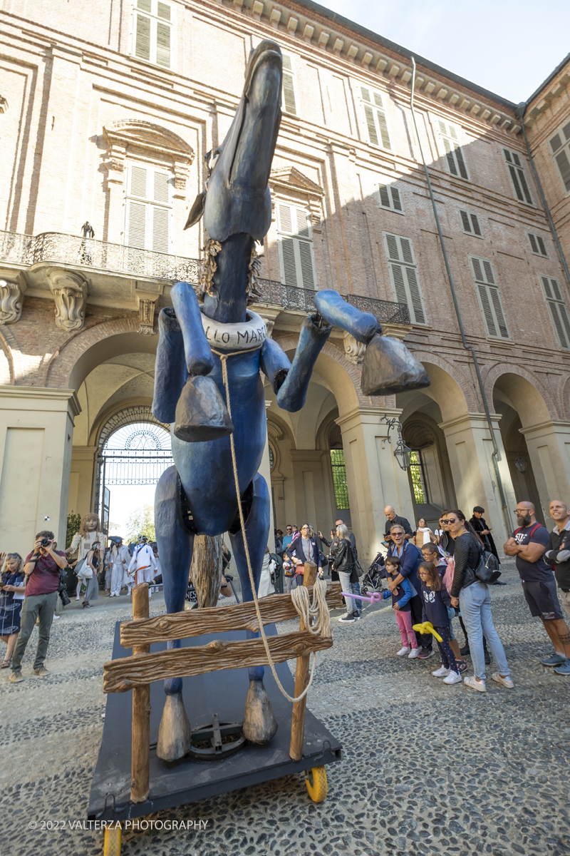 DSCF8443.jpg - 02/10/2022. Torino. Una grande inaugurazione della 29Â° edizione di Incanti â€“ Rassegna Internazionale di Teatro di Figura un giocoso Saturnale animale, a partire dallâ€™immagine di Marco Cavallo, omaggio a Giuliano Scabia. Simbolo della libertÃ  e della chiusura dei manicomi, il progetto Marco Cavallo nacque nel manicomio di Trieste, nel 1973, sotto le direttive di Franco Basaglia. Nella foto un momento dell'evento svoltosi nei giardini reali e nella piazzetta reale