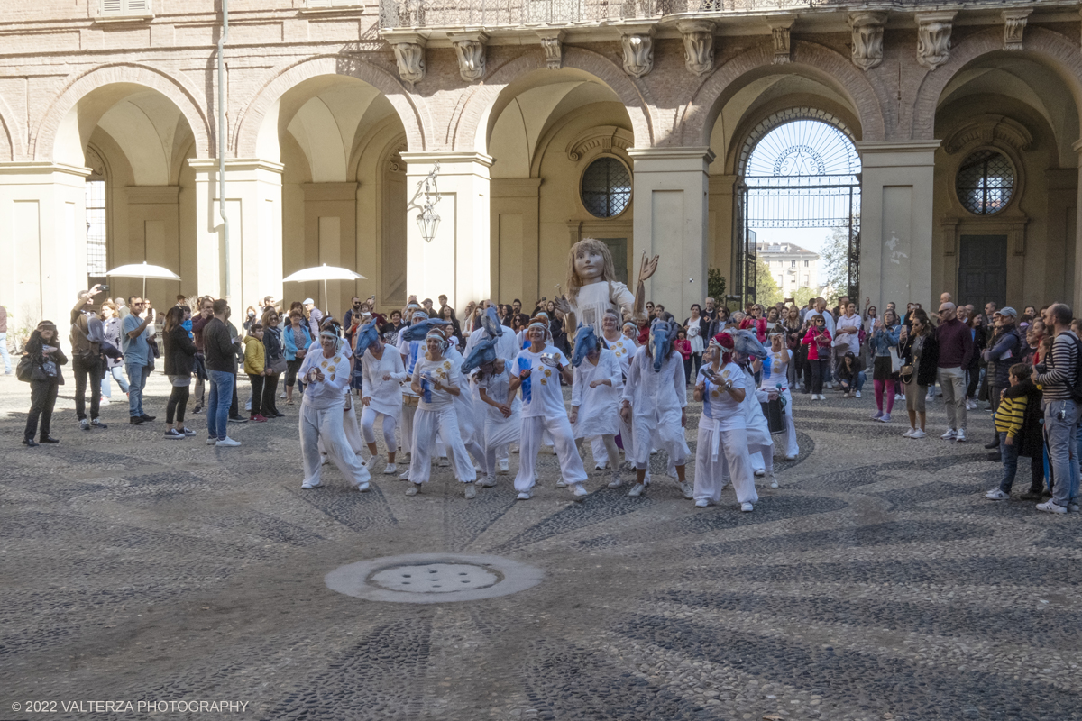 DSCF8502.jpg - 02/10/2022. Torino. Una grande inaugurazione della 29Â° edizione di Incanti â€“ Rassegna Internazionale di Teatro di Figura un giocoso Saturnale animale, a partire dallâ€™immagine di Marco Cavallo, omaggio a Giuliano Scabia. Simbolo della libertÃ  e della chiusura dei manicomi, il progetto Marco Cavallo nacque nel manicomio di Trieste, nel 1973, sotto le direttive di Franco Basaglia. Nella foto un momento dell'evento svoltosi nei giardini reali e nella piazzetta reale