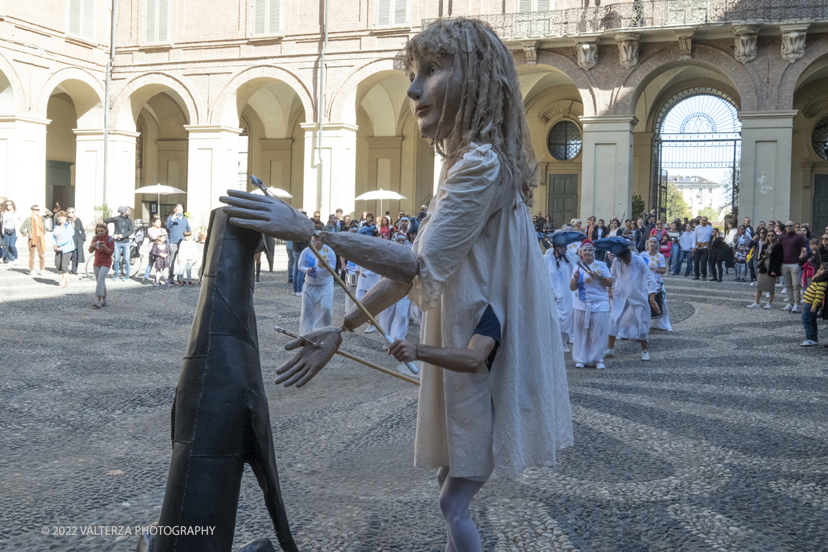 DSCF8518.jpg - 02/10/2022. Torino. Una grande inaugurazione della 29Â° edizione di Incanti â€“ Rassegna Internazionale di Teatro di Figura un giocoso Saturnale animale, a partire dallâ€™immagine di Marco Cavallo, omaggio a Giuliano Scabia. Simbolo della libertÃ  e della chiusura dei manicomi, il progetto Marco Cavallo nacque nel manicomio di Trieste, nel 1973, sotto le direttive di Franco Basaglia. Nella foto un momento dell'evento svoltosi nei giardini reali e nella piazzetta reale