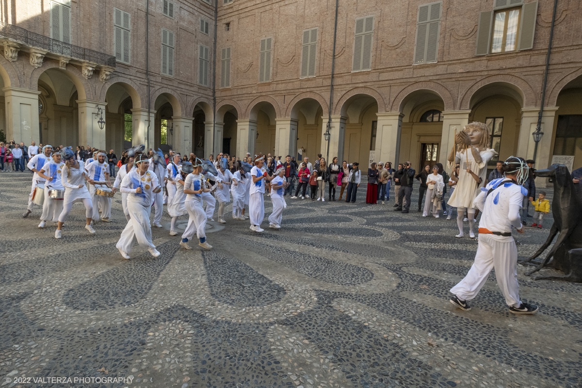 DSCF8539.jpg - 02/10/2022. Torino. Una grande inaugurazione della 29Â° edizione di Incanti â€“ Rassegna Internazionale di Teatro di Figura un giocoso Saturnale animale, a partire dallâ€™immagine di Marco Cavallo, omaggio a Giuliano Scabia. Simbolo della libertÃ  e della chiusura dei manicomi, il progetto Marco Cavallo nacque nel manicomio di Trieste, nel 1973, sotto le direttive di Franco Basaglia. Nella foto un momento dell'evento svoltosi nei giardini reali e nella piazzetta reale