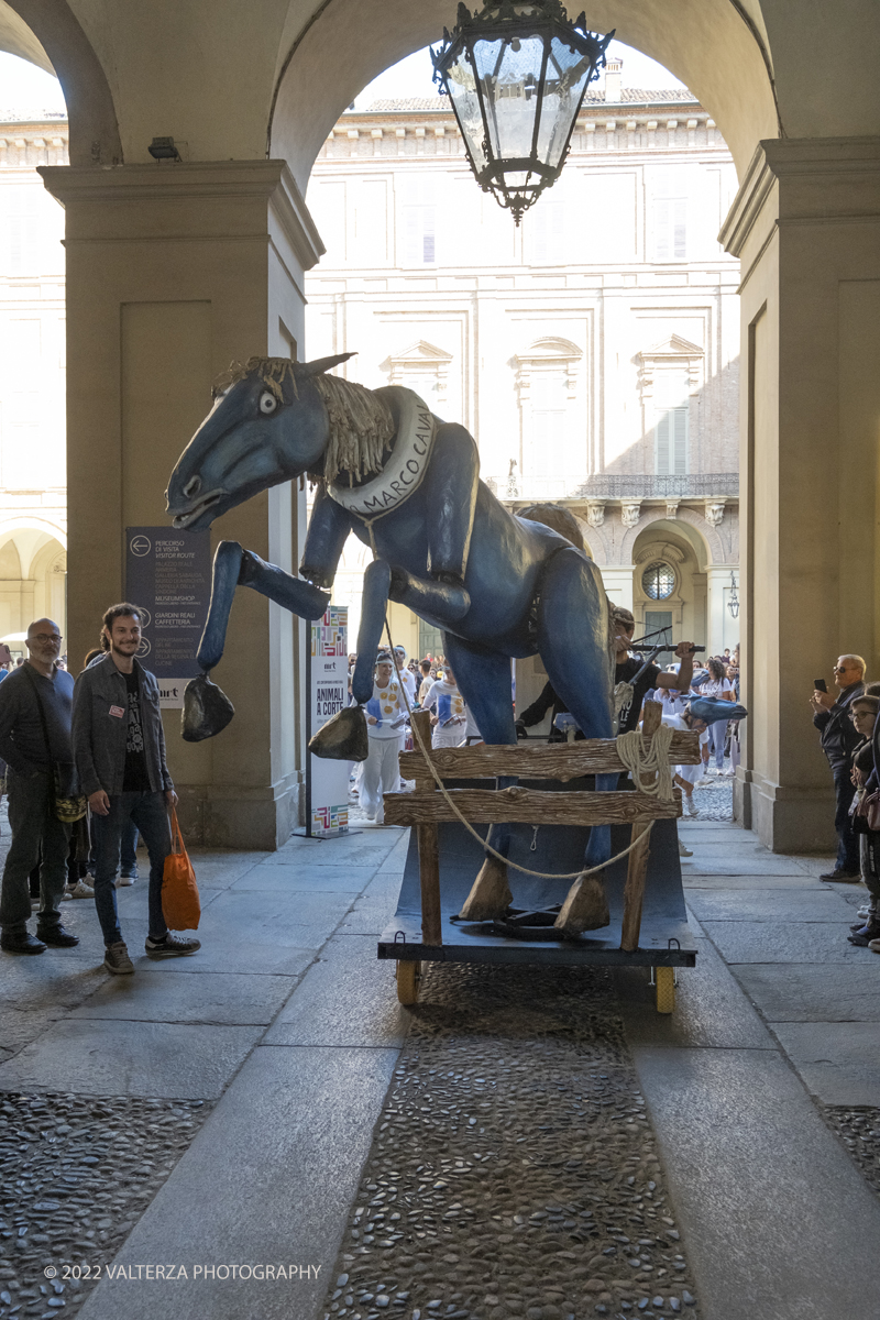 DSCF8569-2.jpg - 02/10/2022. Torino. Una grande inaugurazione della 29Â° edizione di Incanti â€“ Rassegna Internazionale di Teatro di Figura un giocoso Saturnale animale, a partire dallâ€™immagine di Marco Cavallo, omaggio a Giuliano Scabia. Simbolo della libertÃ  e della chiusura dei manicomi, il progetto Marco Cavallo nacque nel manicomio di Trieste, nel 1973, sotto le direttive di Franco Basaglia. Nella foto un momento dell'evento svoltosi nei giardini reali e nella piazzetta reale