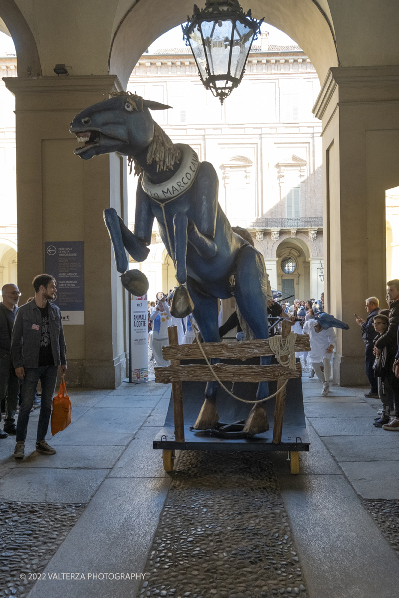 DSCF8575-2.jpg - 02/10/2022. Torino. Una grande inaugurazione della 29Â° edizione di Incanti â€“ Rassegna Internazionale di Teatro di Figura un giocoso Saturnale animale, a partire dallâ€™immagine di Marco Cavallo, omaggio a Giuliano Scabia. Simbolo della libertÃ  e della chiusura dei manicomi, il progetto Marco Cavallo nacque nel manicomio di Trieste, nel 1973, sotto le direttive di Franco Basaglia. Nella foto un momento dell'evento svoltosi nei giardini reali e nella piazzetta reale