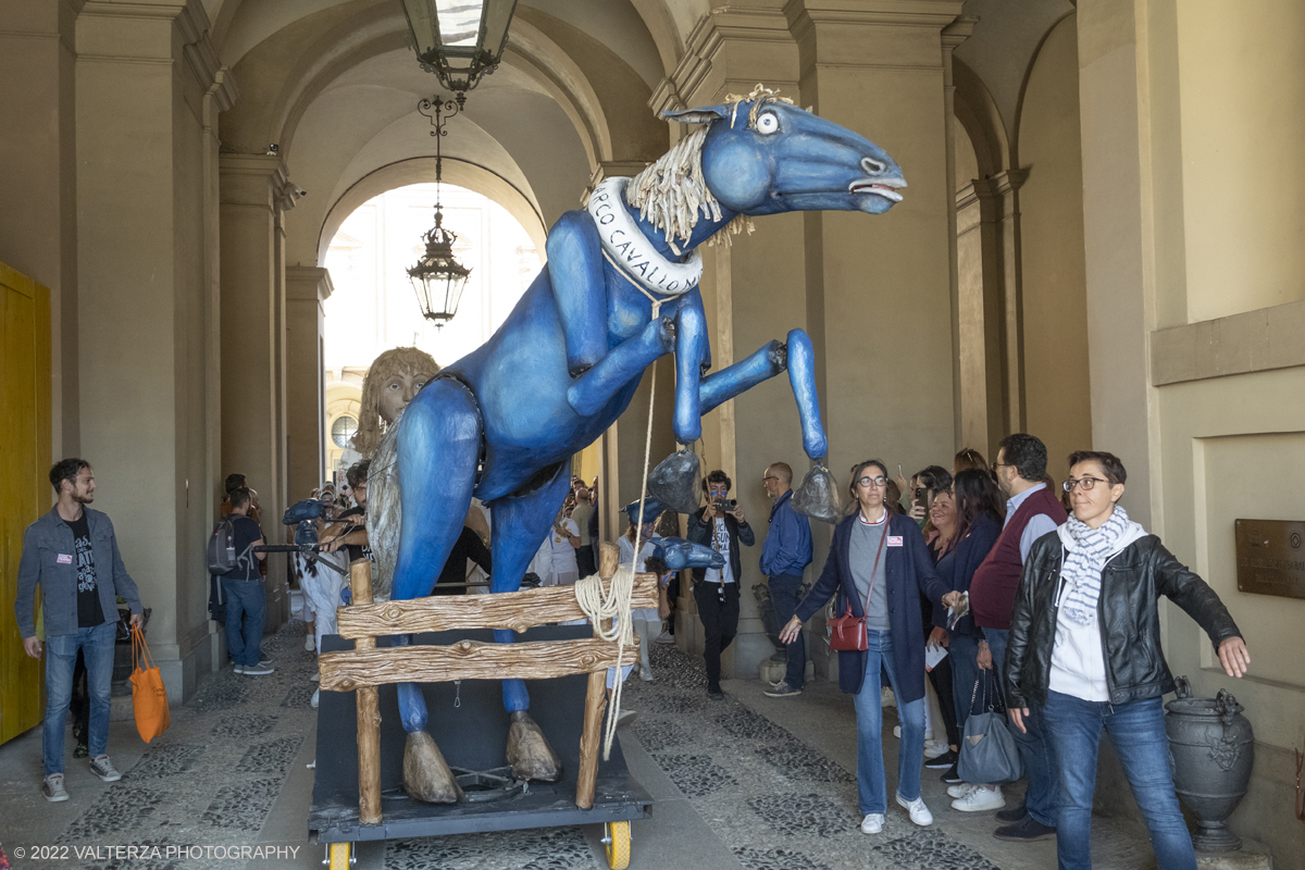 DSCF8612.jpg - 02/10/2022. Torino. Una grande inaugurazione della 29Â° edizione di Incanti â€“ Rassegna Internazionale di Teatro di Figura un giocoso Saturnale animale, a partire dallâ€™immagine di Marco Cavallo, omaggio a Giuliano Scabia. Simbolo della libertÃ  e della chiusura dei manicomi, il progetto Marco Cavallo nacque nel manicomio di Trieste, nel 1973, sotto le direttive di Franco Basaglia. Nella foto un momento dell'evento svoltosi nei giardini reali e nella piazzetta reale